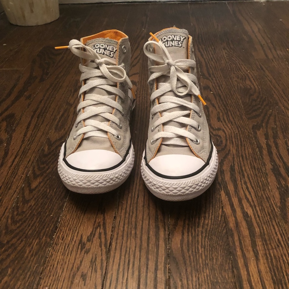 Converse Looney Tunes Bugs Bunny sneakers